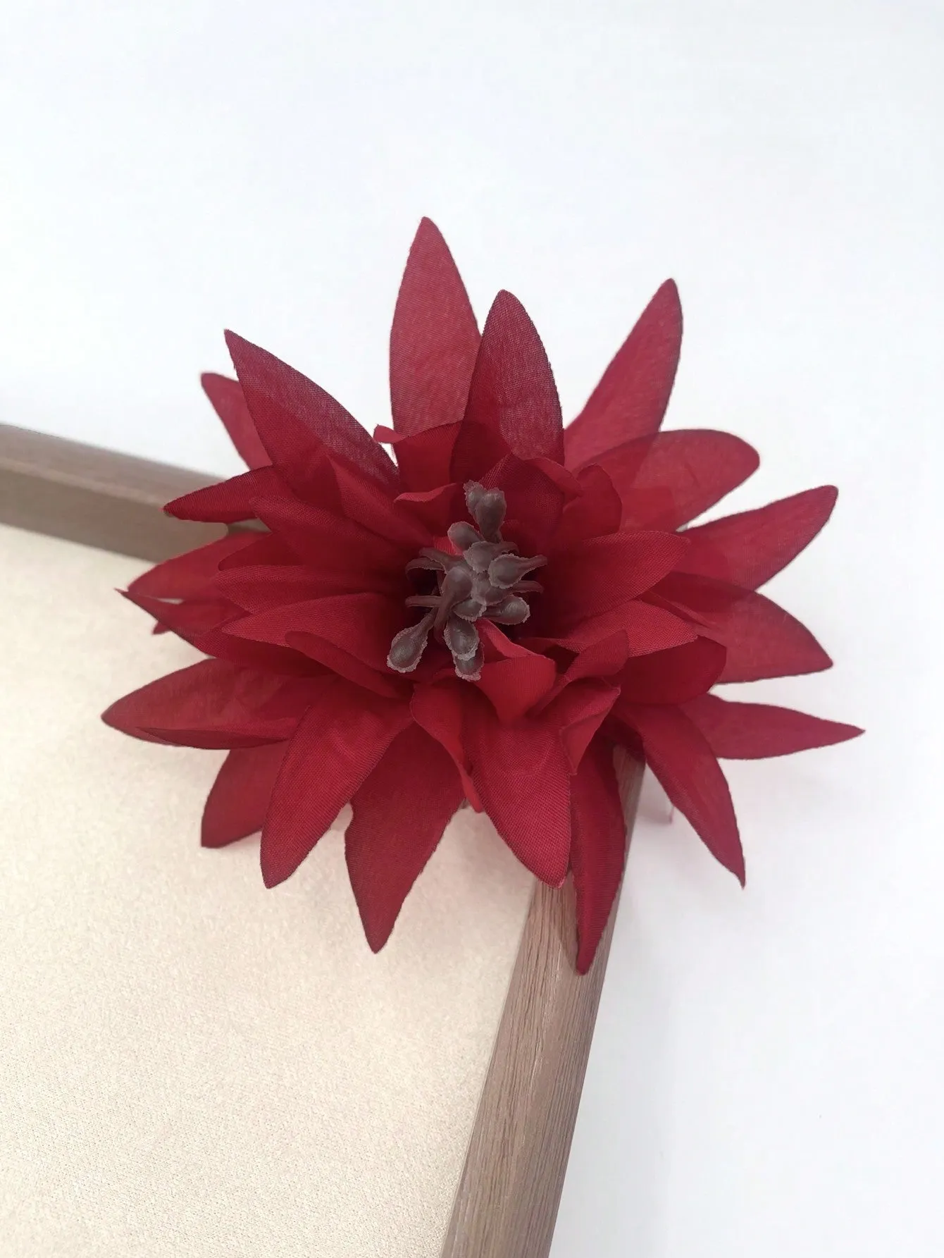 1pc New Arrival Artificial Daisy Flower Hair Clip Suitable For Outdoor Vacation Decoration And Hairstyle Ornament