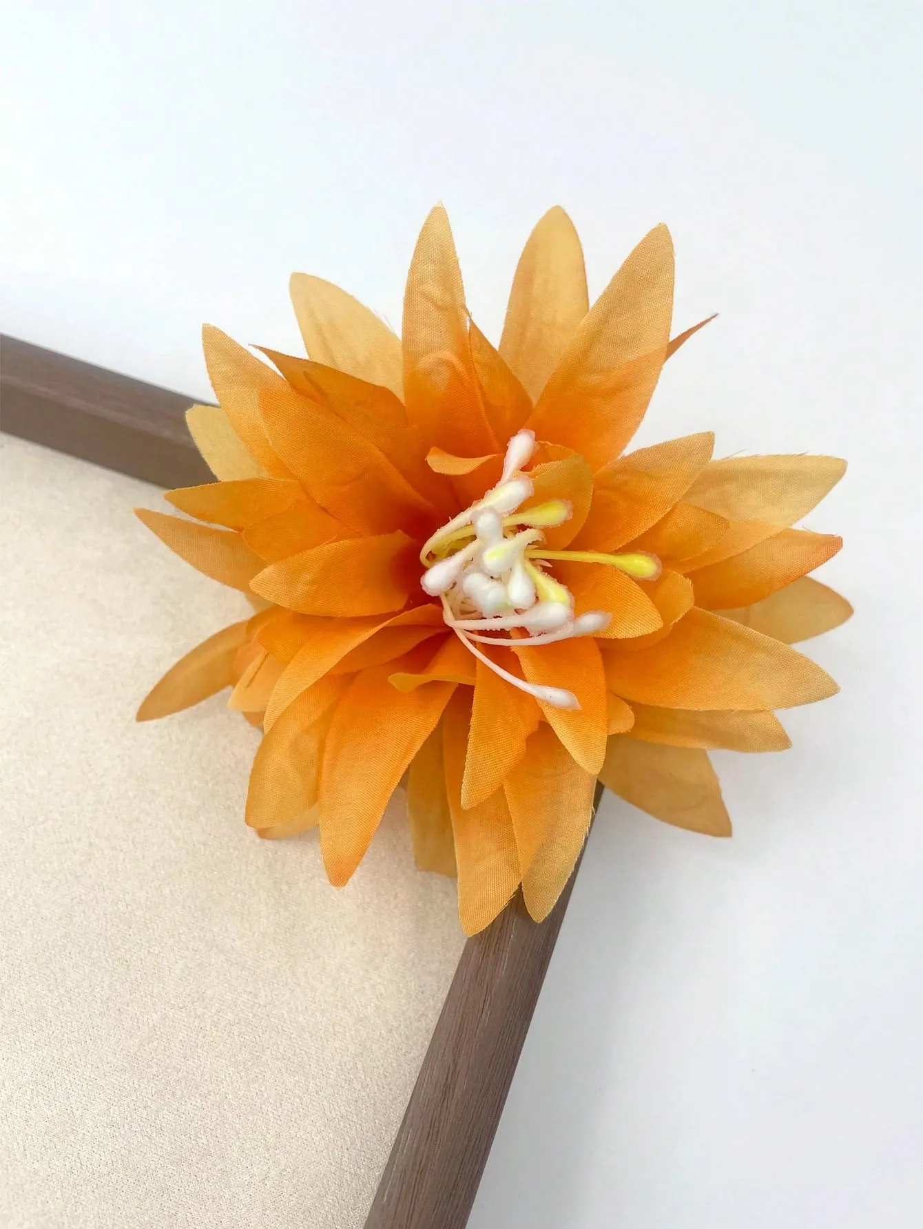 1pc New Arrival Artificial Daisy Flower Hair Clip Suitable For Outdoor Vacation Decoration And Hairstyle Ornament