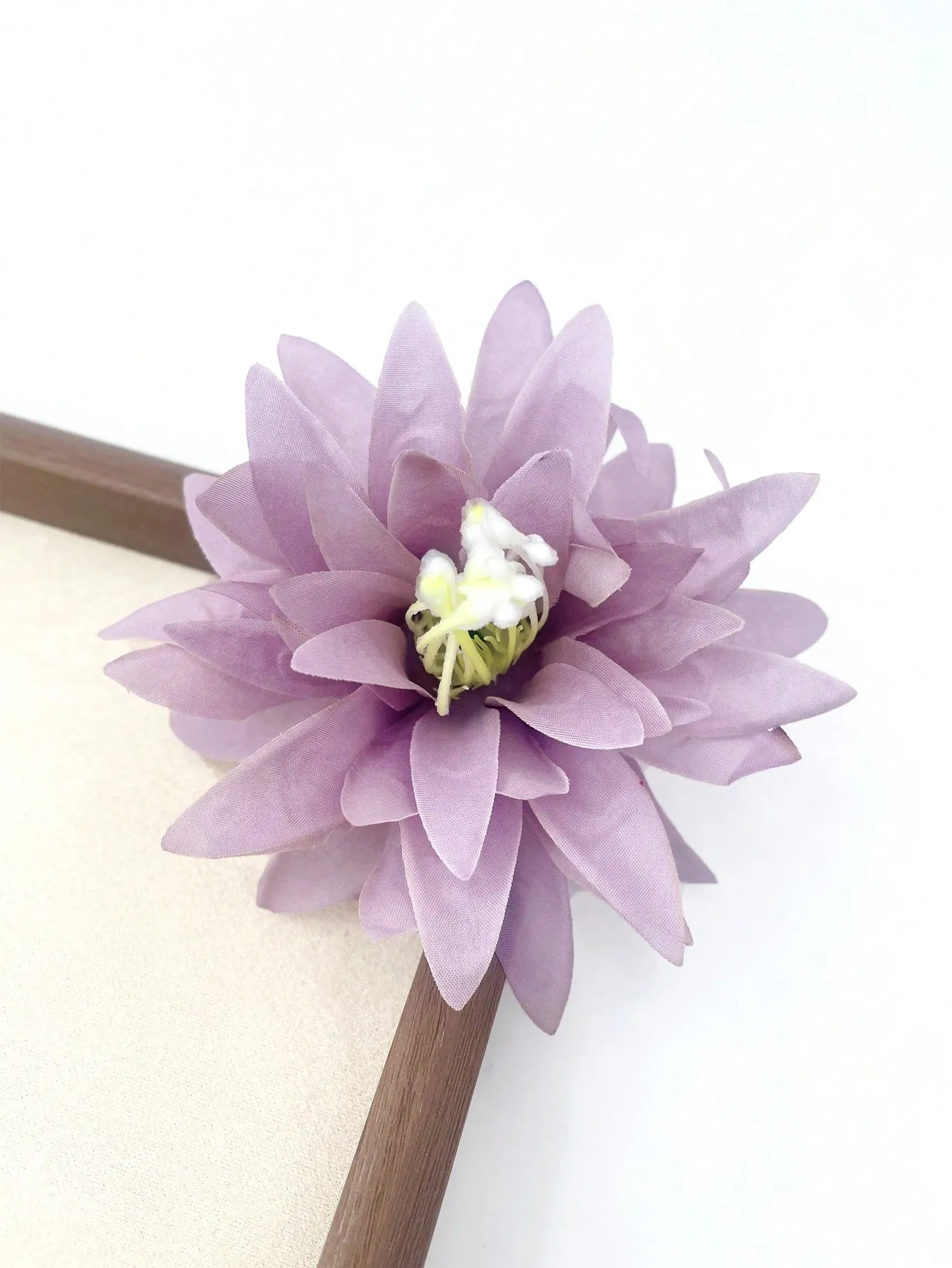 1pc New Arrival Artificial Daisy Flower Hair Clip Suitable For Outdoor Vacation Decoration And Hairstyle Ornament