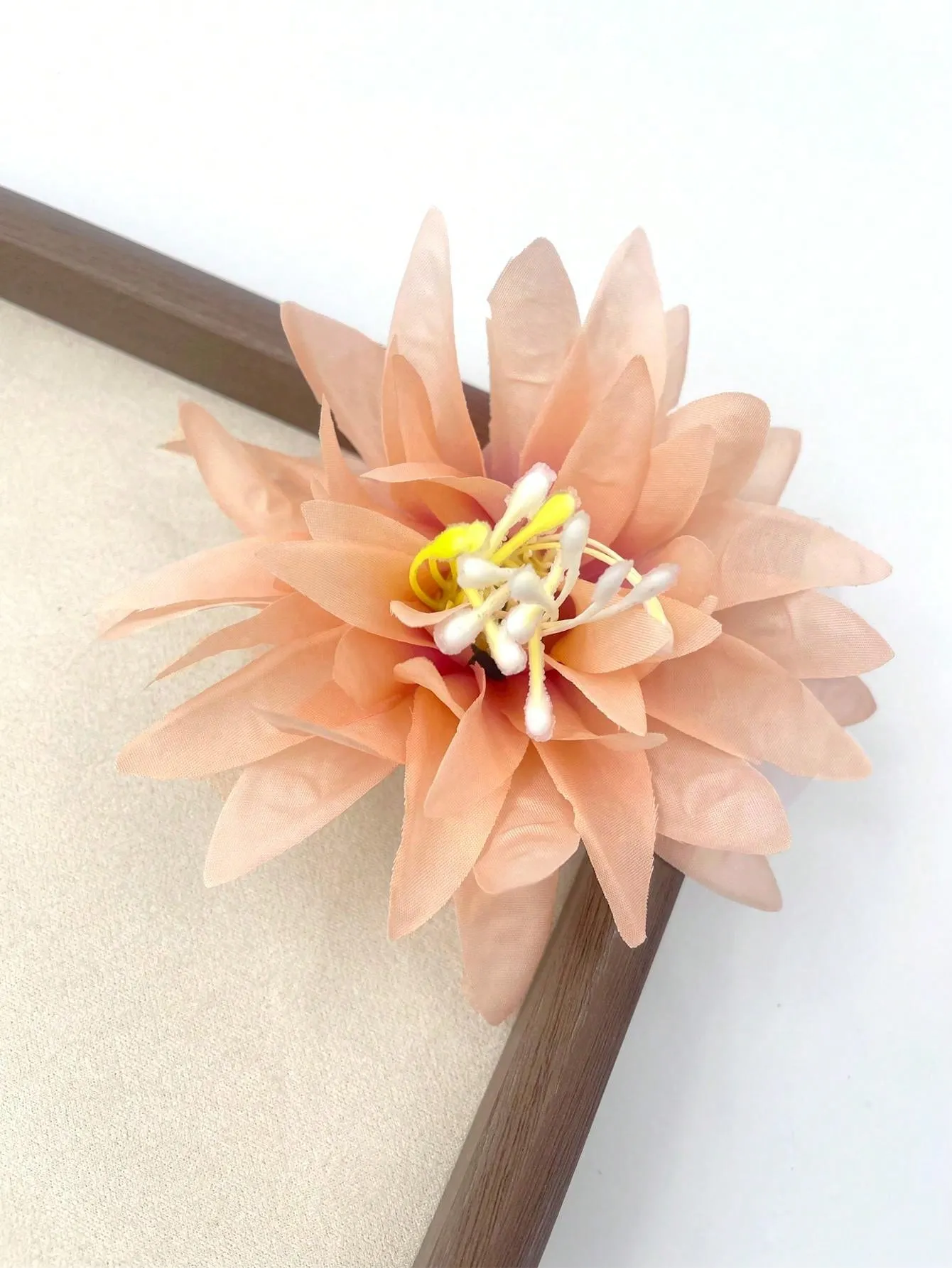 1pc New Arrival Artificial Daisy Flower Hair Clip Suitable For Outdoor Vacation Decoration And Hairstyle Ornament