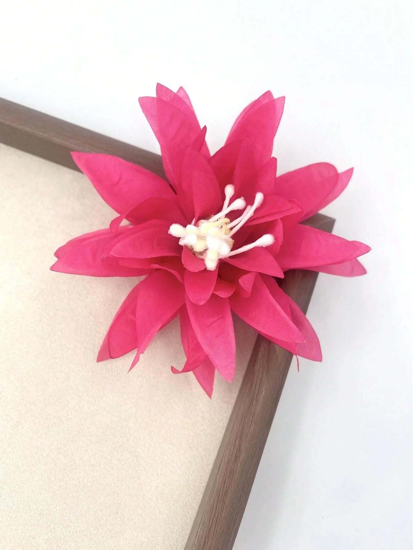 1pc New Arrival Artificial Daisy Flower Hair Clip Suitable For Outdoor Vacation Decoration And Hairstyle Ornament