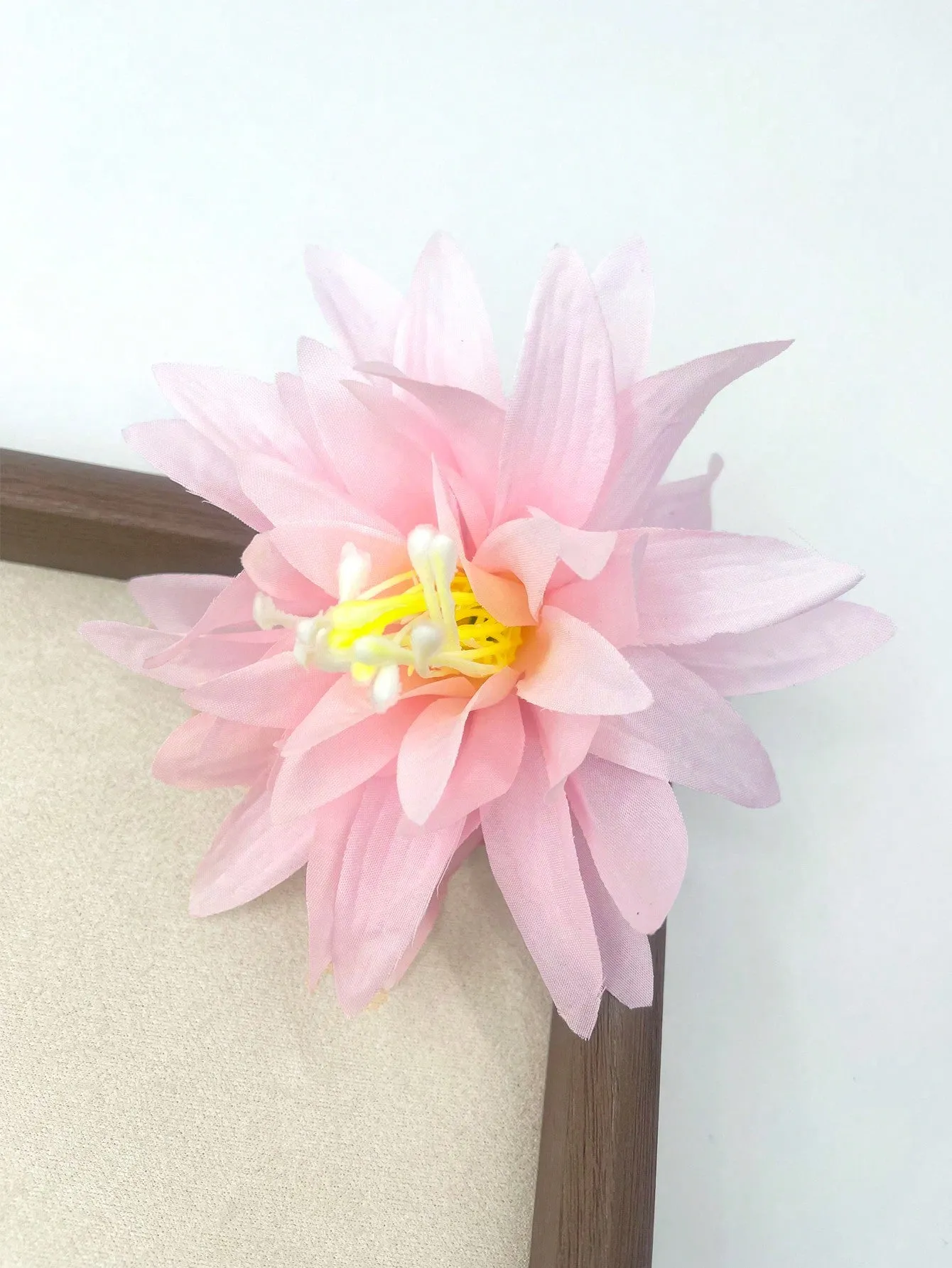 1pc New Arrival Artificial Daisy Flower Hair Clip Suitable For Outdoor Vacation Decoration And Hairstyle Ornament