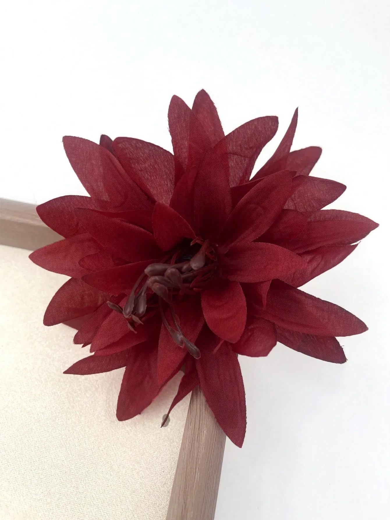 1pc New Arrival Artificial Daisy Flower Hair Clip Suitable For Outdoor Vacation Decoration And Hairstyle Ornament